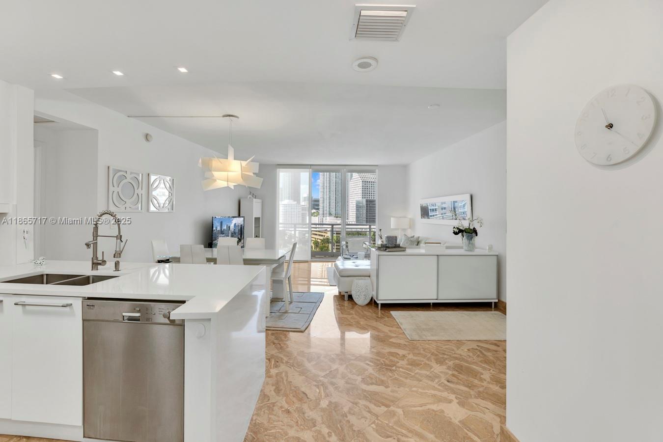 image Carbonell Condo10