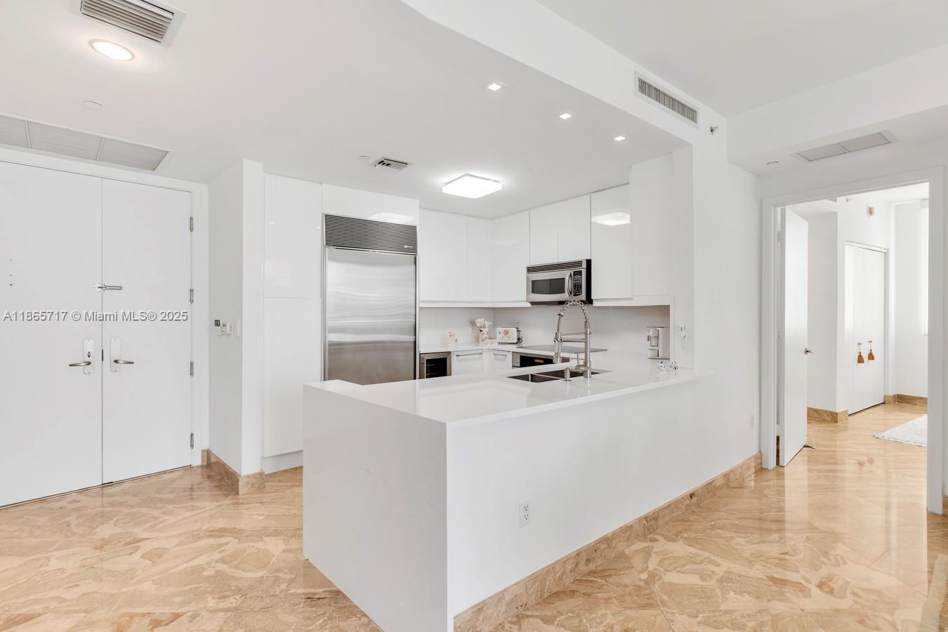image Carbonell Condo13