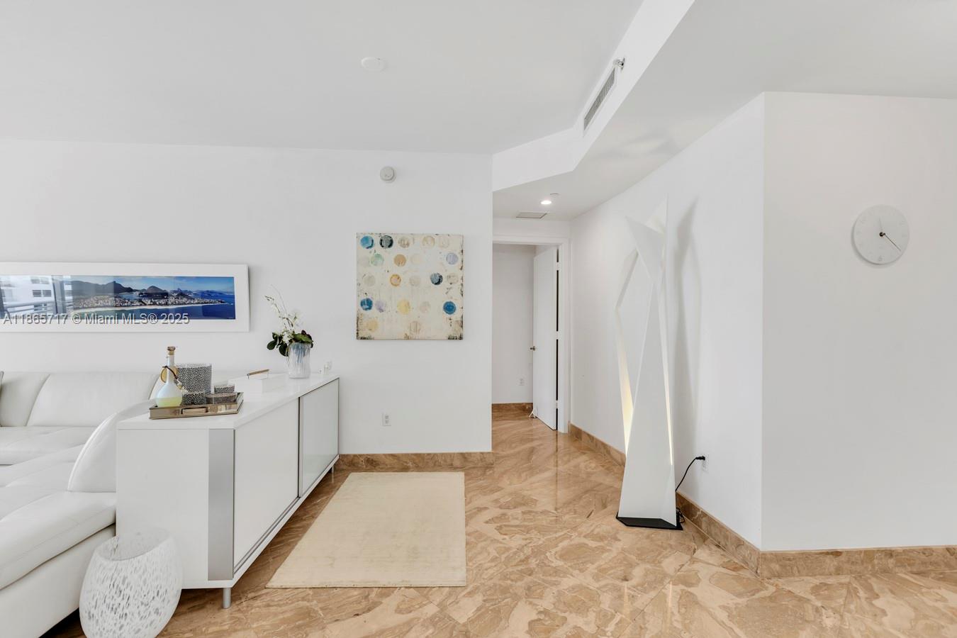 image Carbonell Condo14