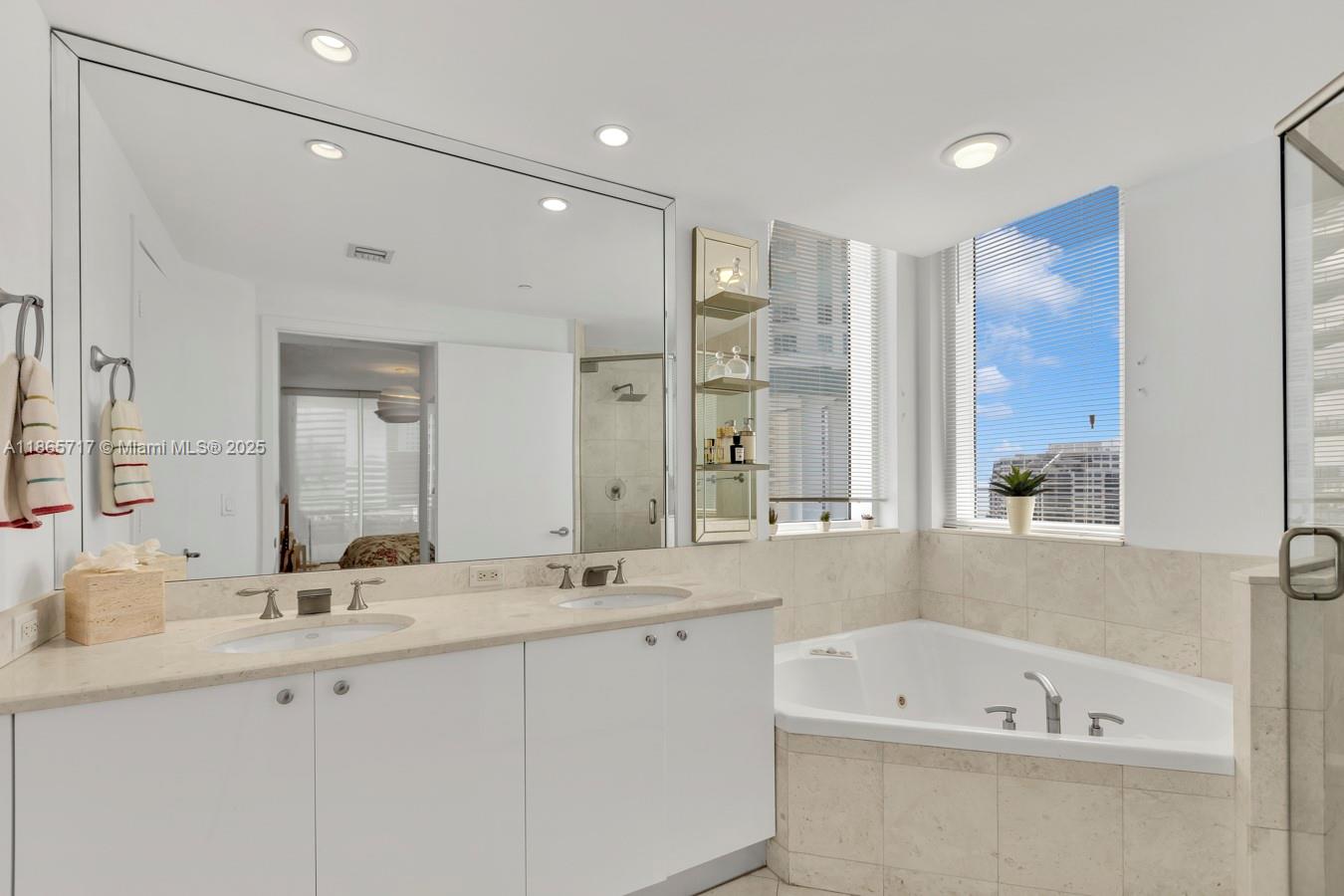image Carbonell Condo18