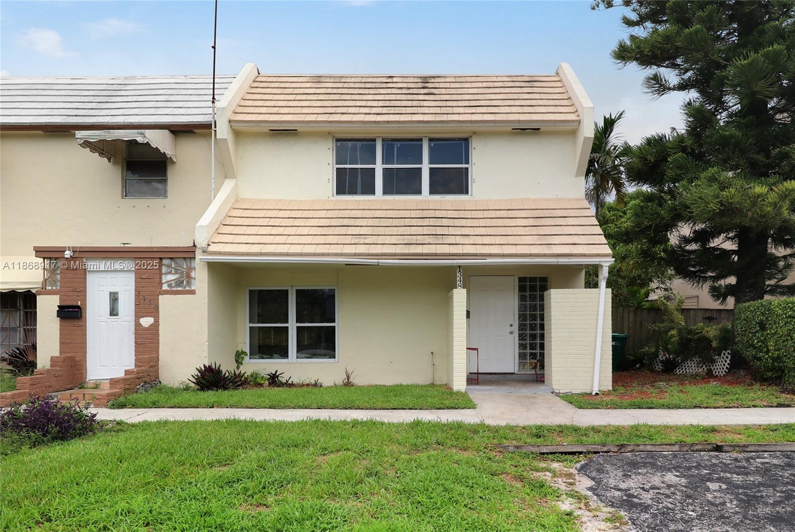 1348 Seaview Dr