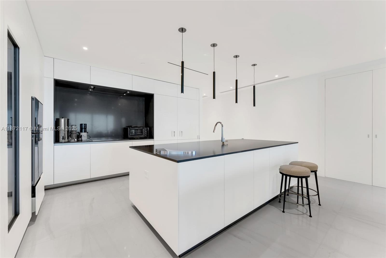 image Aston Martin Residences8