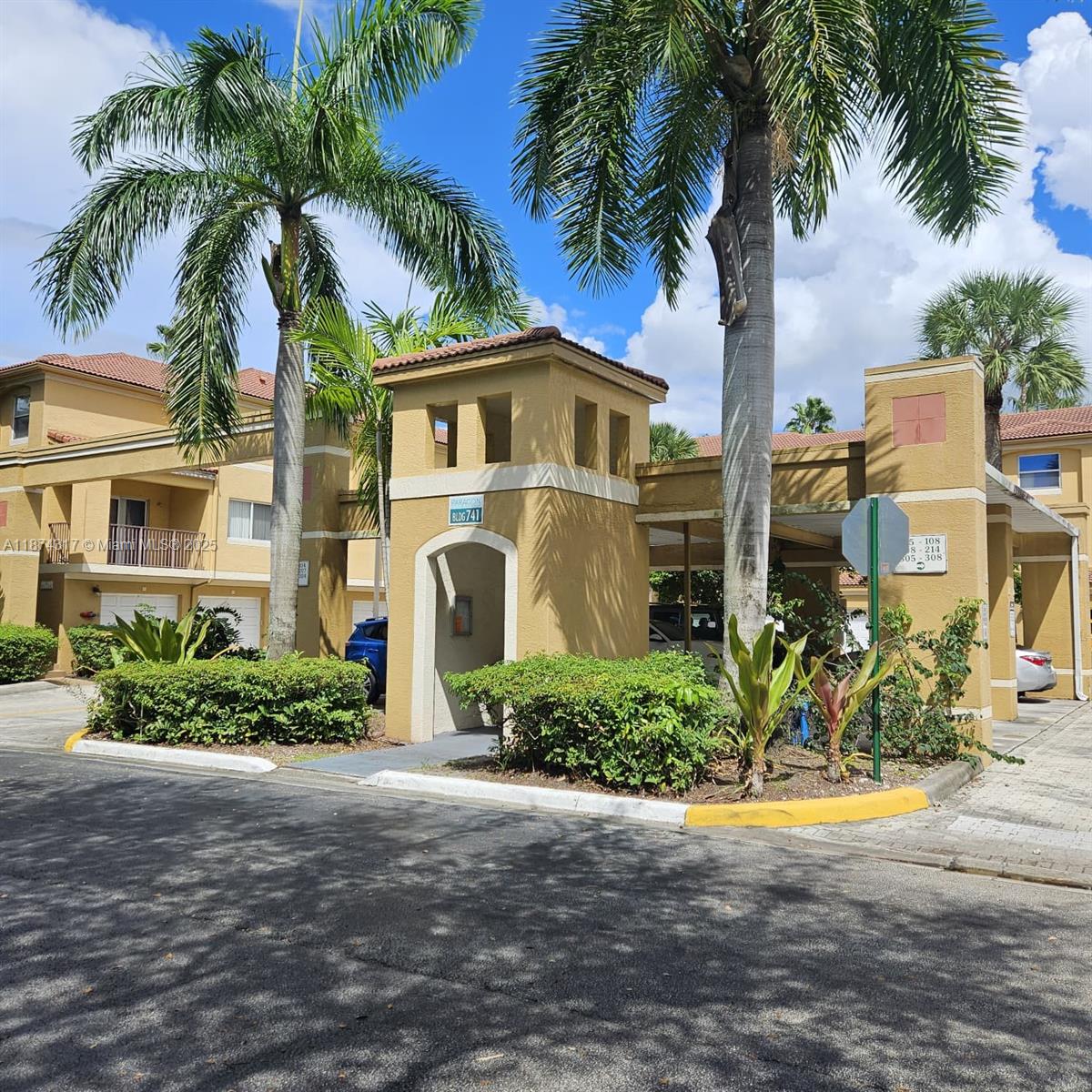 741 N Pine Is Rd #212
