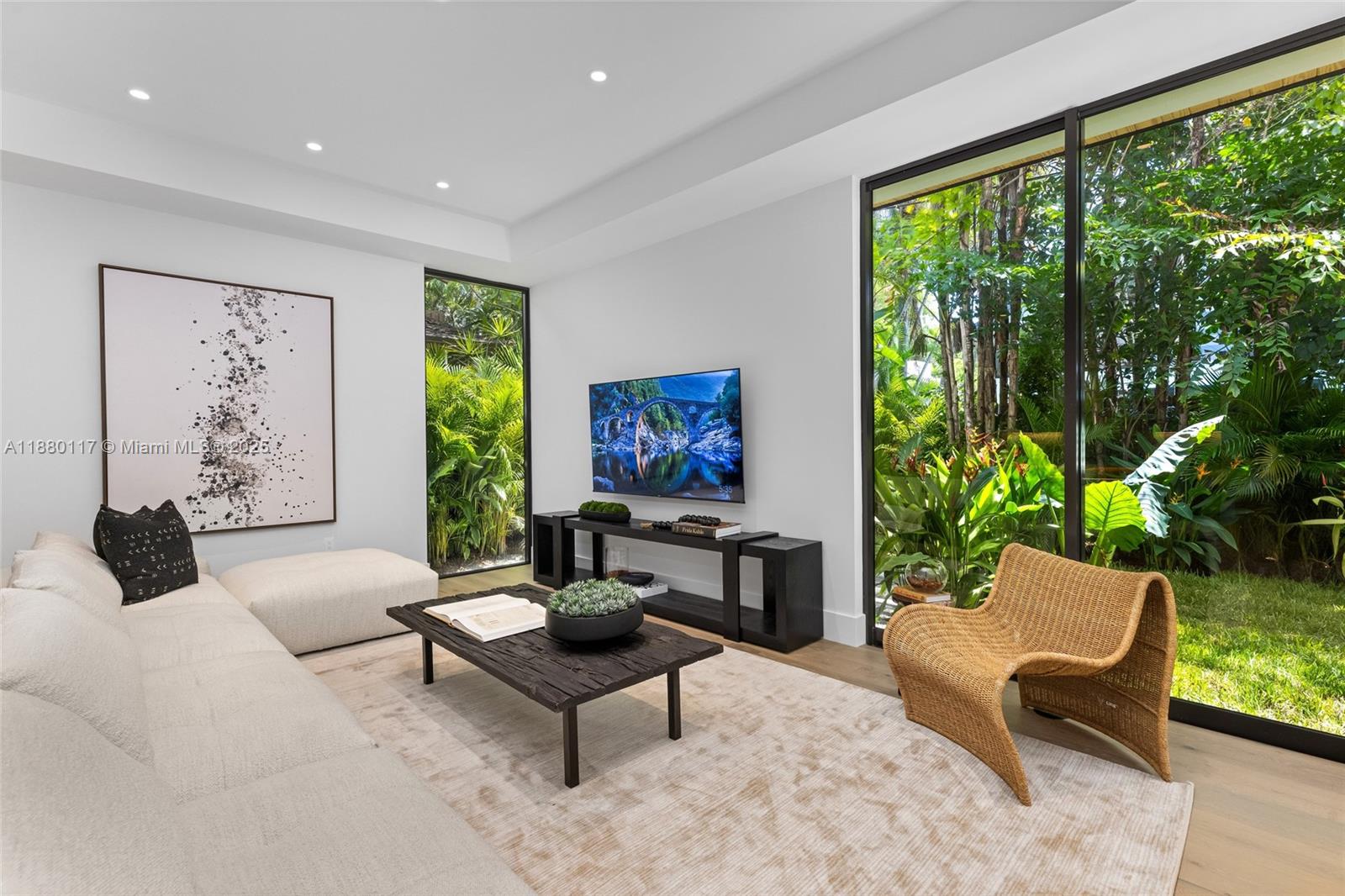 4024 Bonita Ave Miami, FL 33133