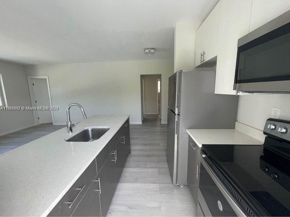 1525 Michigan Ave #4