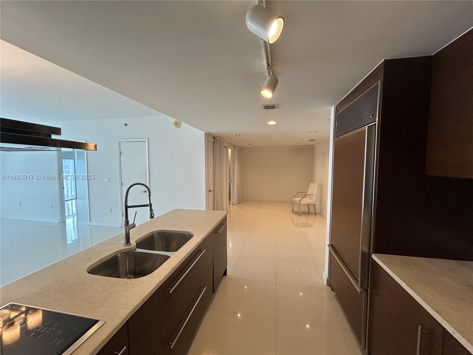 495 Brickell Ave #3705