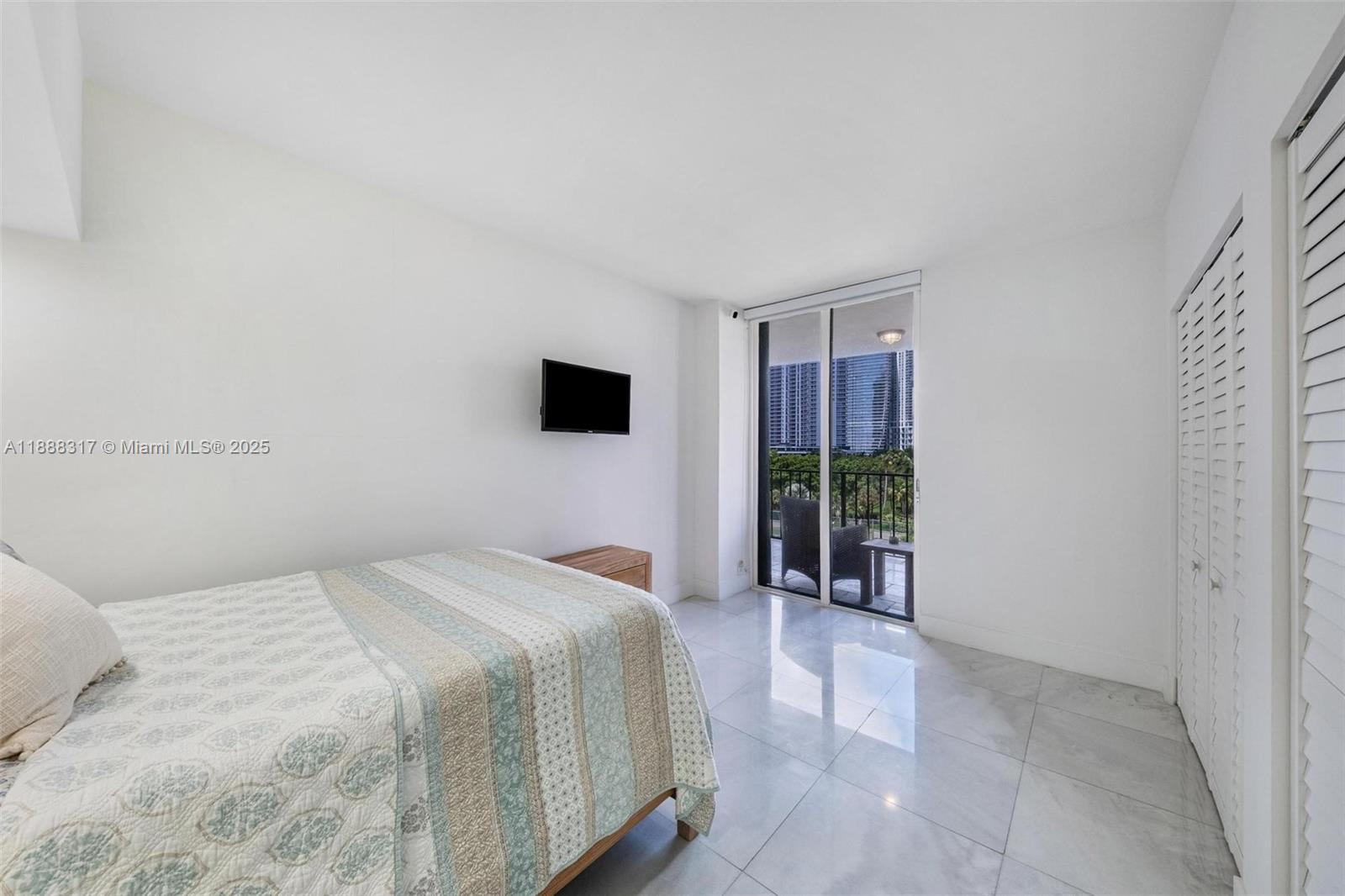 image Brickell Key One11