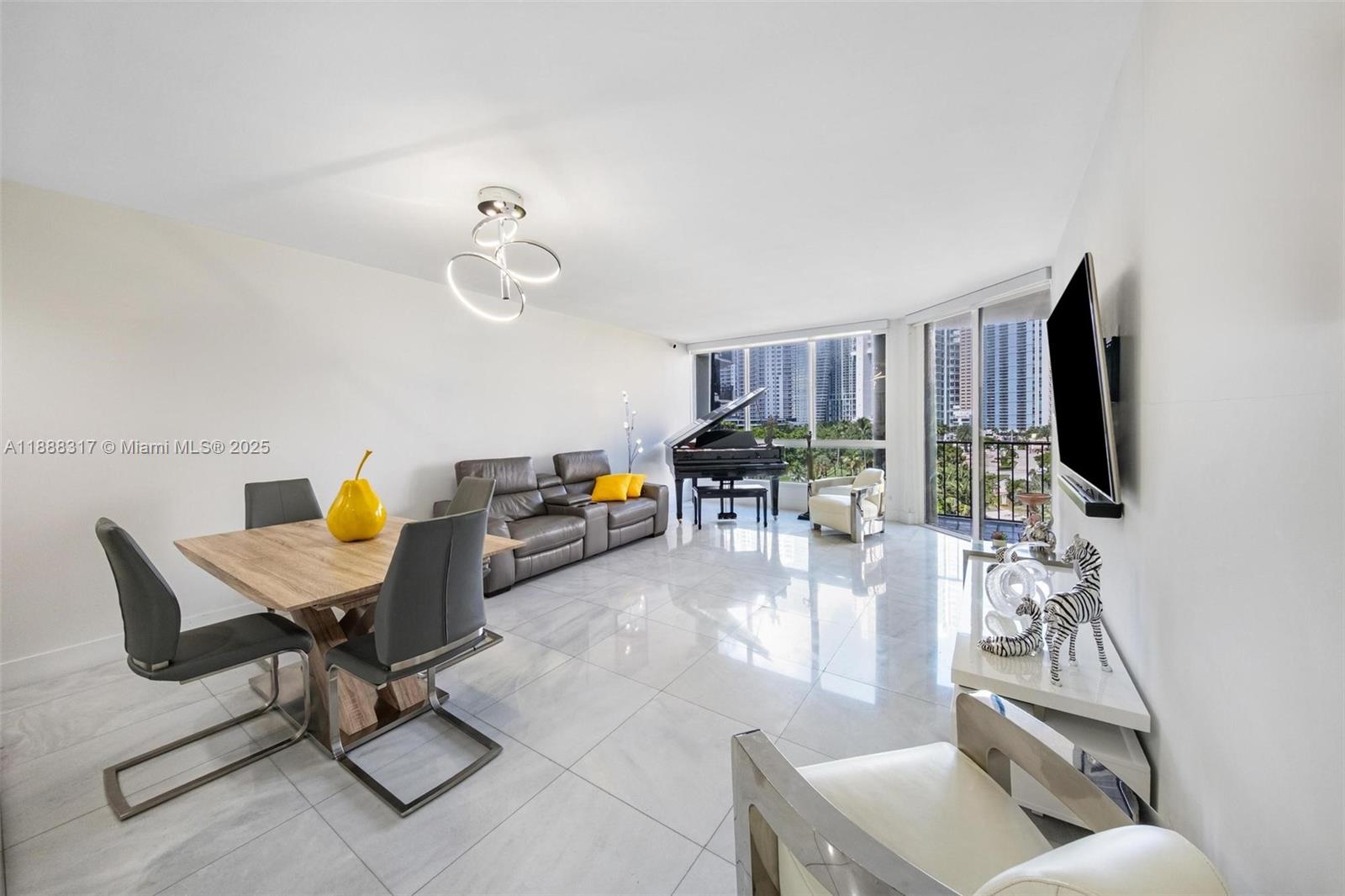 image Brickell Key One18