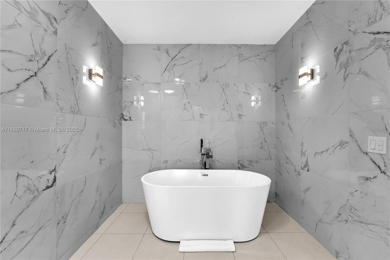 4440 NE 23rd Ave Lighthouse Point, FL 33064