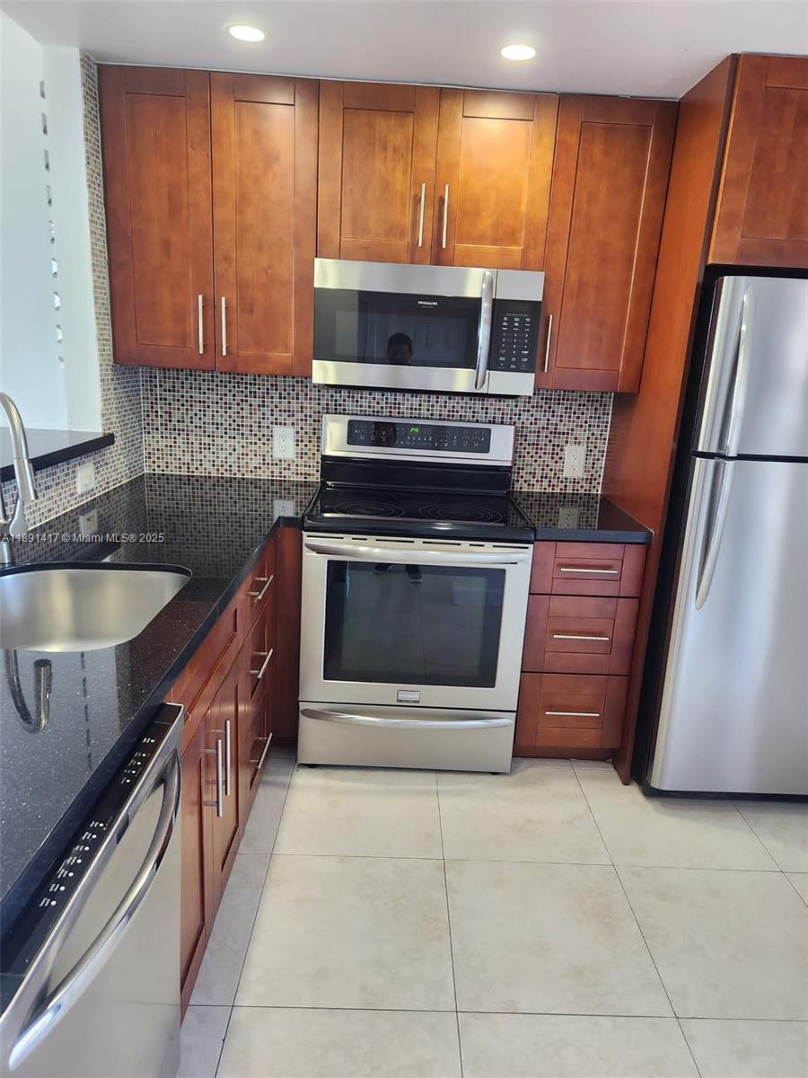 3301 N Country Clb Dr #504