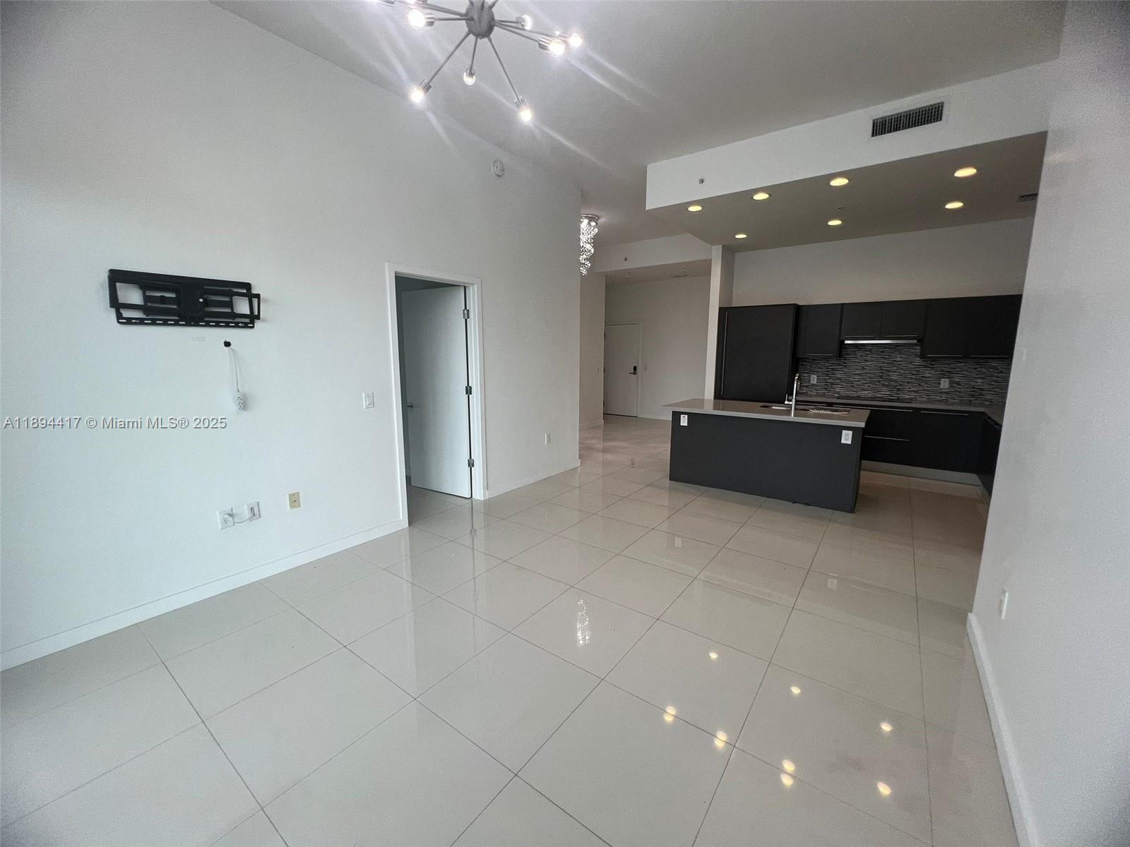 7661 NW 107th Ave #801 Doral, FL 33178