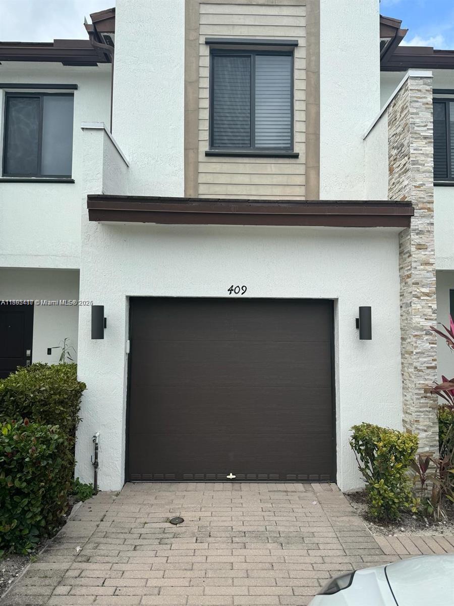409 NE 208th Ter #409