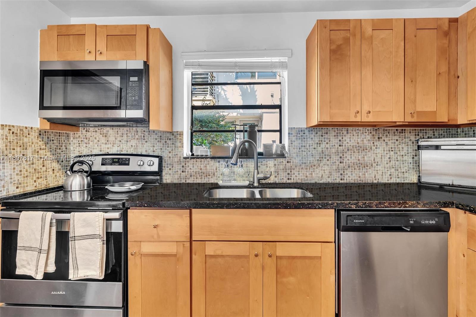 836 W 40th St #1 Miami Beach, FL 33140