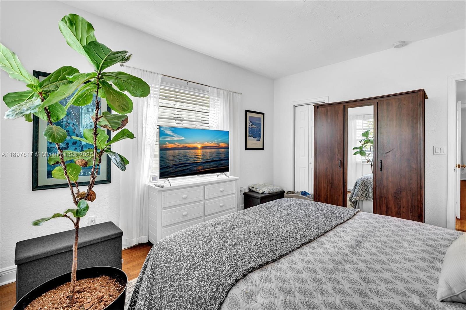 836 W 40th St #1 Miami Beach, FL 33140