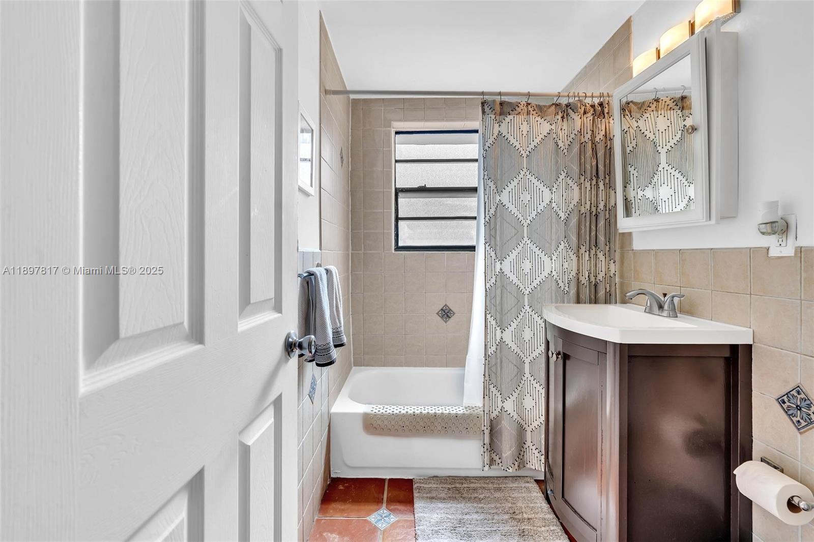 836 W 40th St #1 Miami Beach, FL 33140