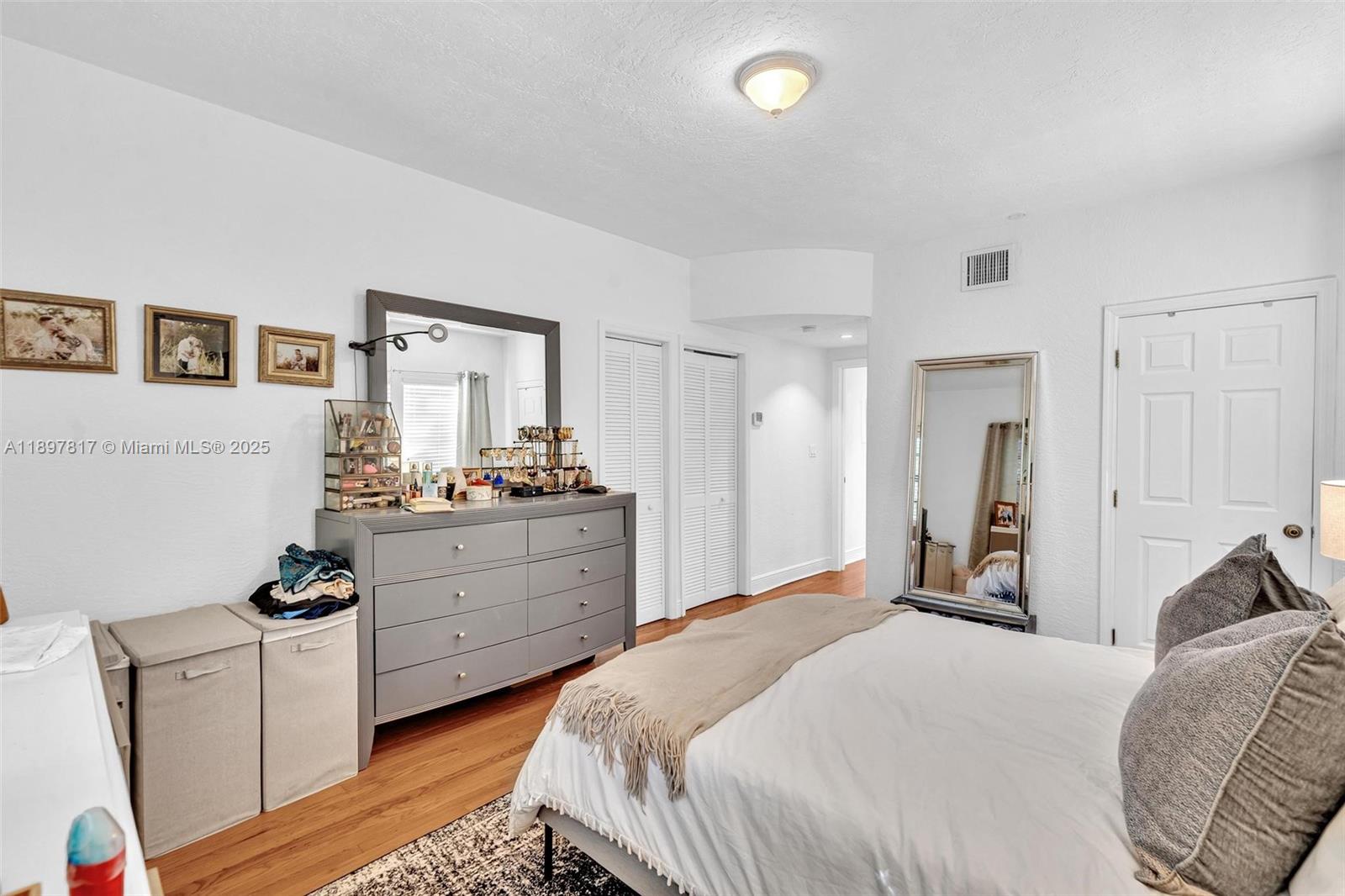 836 W 40th St #1 Miami Beach, FL 33140