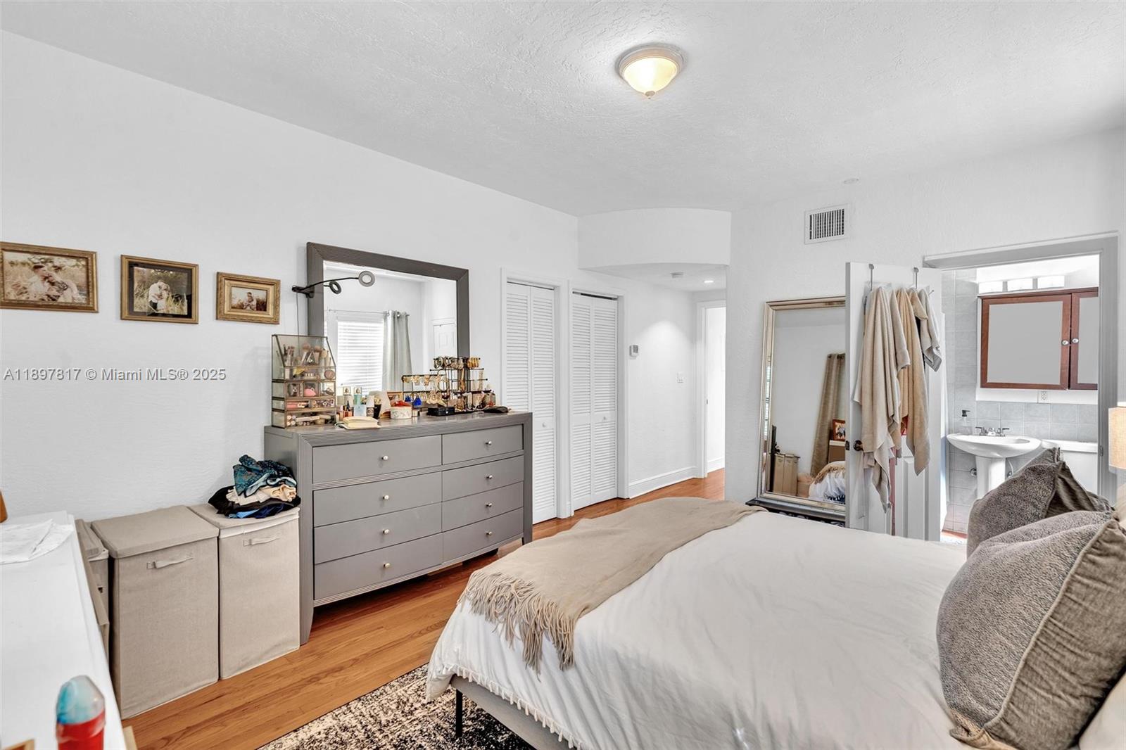 836 W 40th St #1 Miami Beach, FL 33140