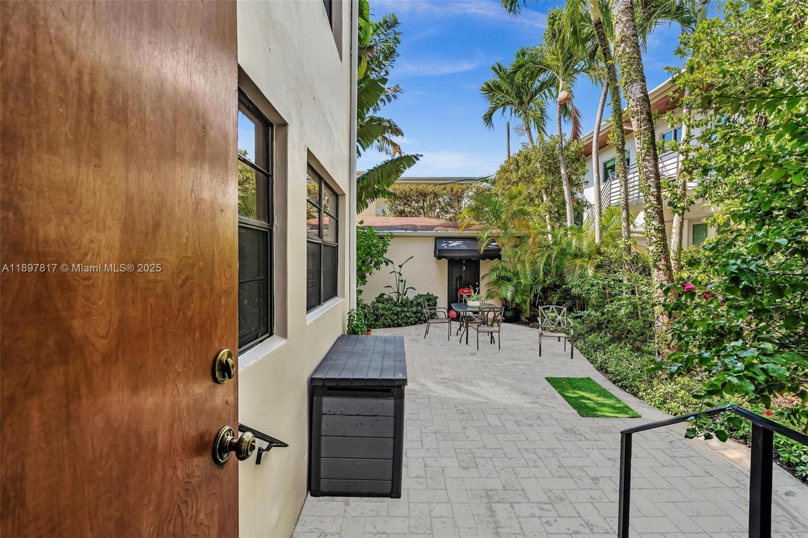 836 W 40th St #1 Miami Beach, FL 33140