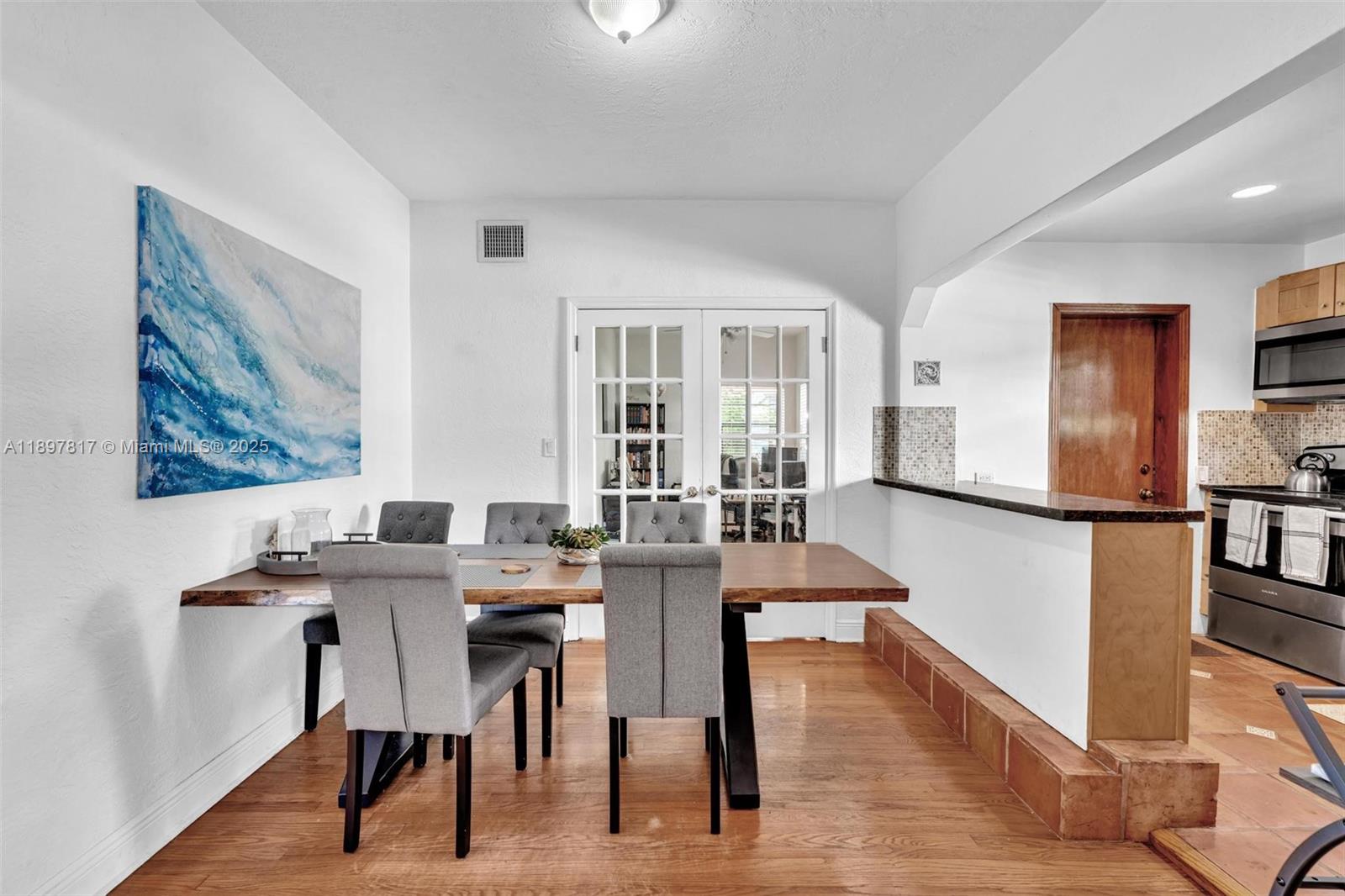 836 W 40th St #1 Miami Beach, FL 33140