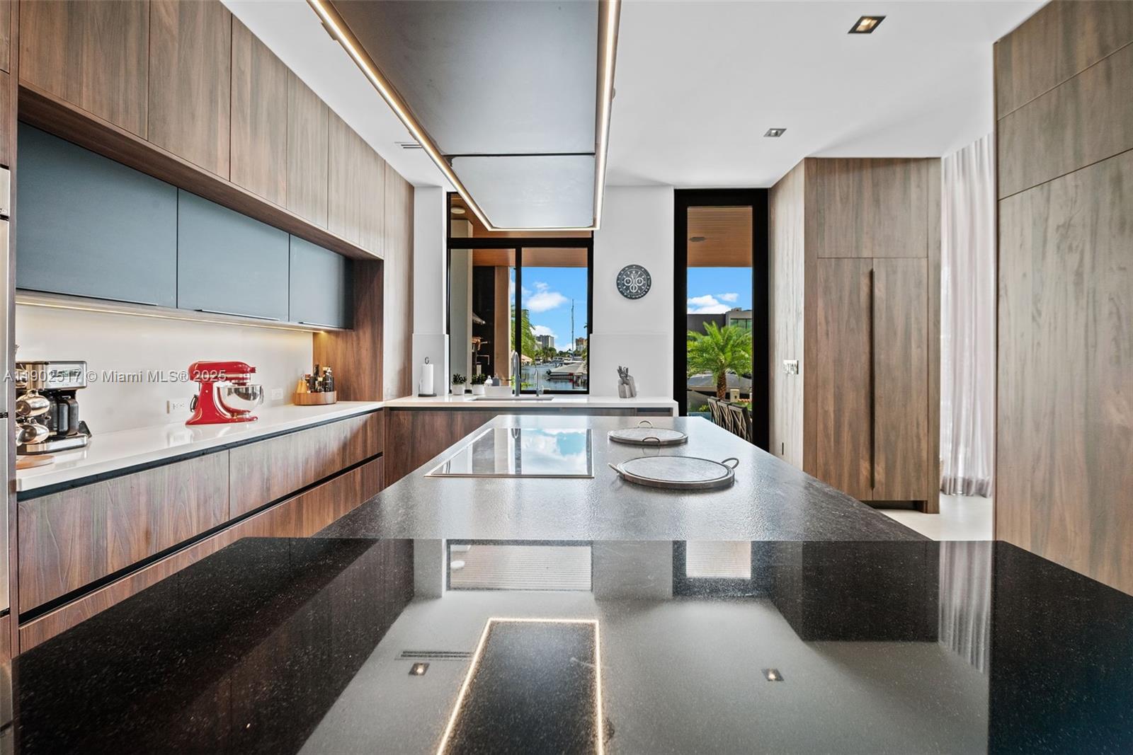 655 Layne Blvd Hallandale Beach, FL 33009