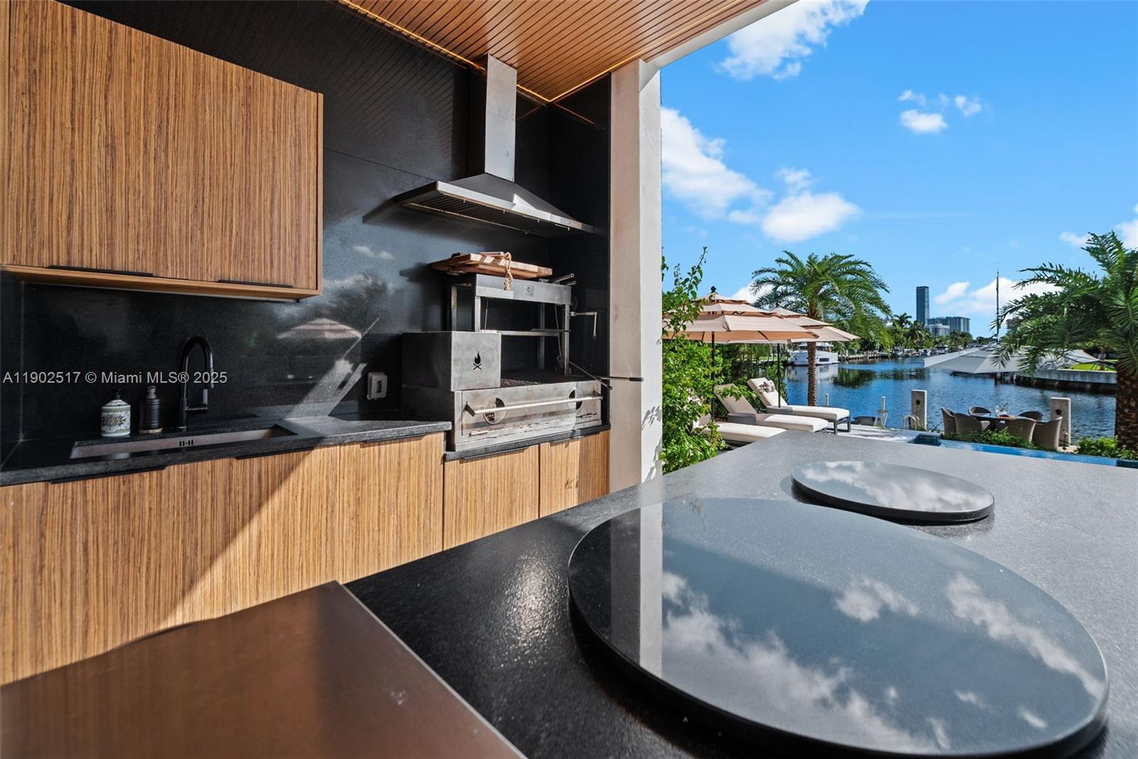 655 Layne Blvd Hallandale Beach, FL 33009