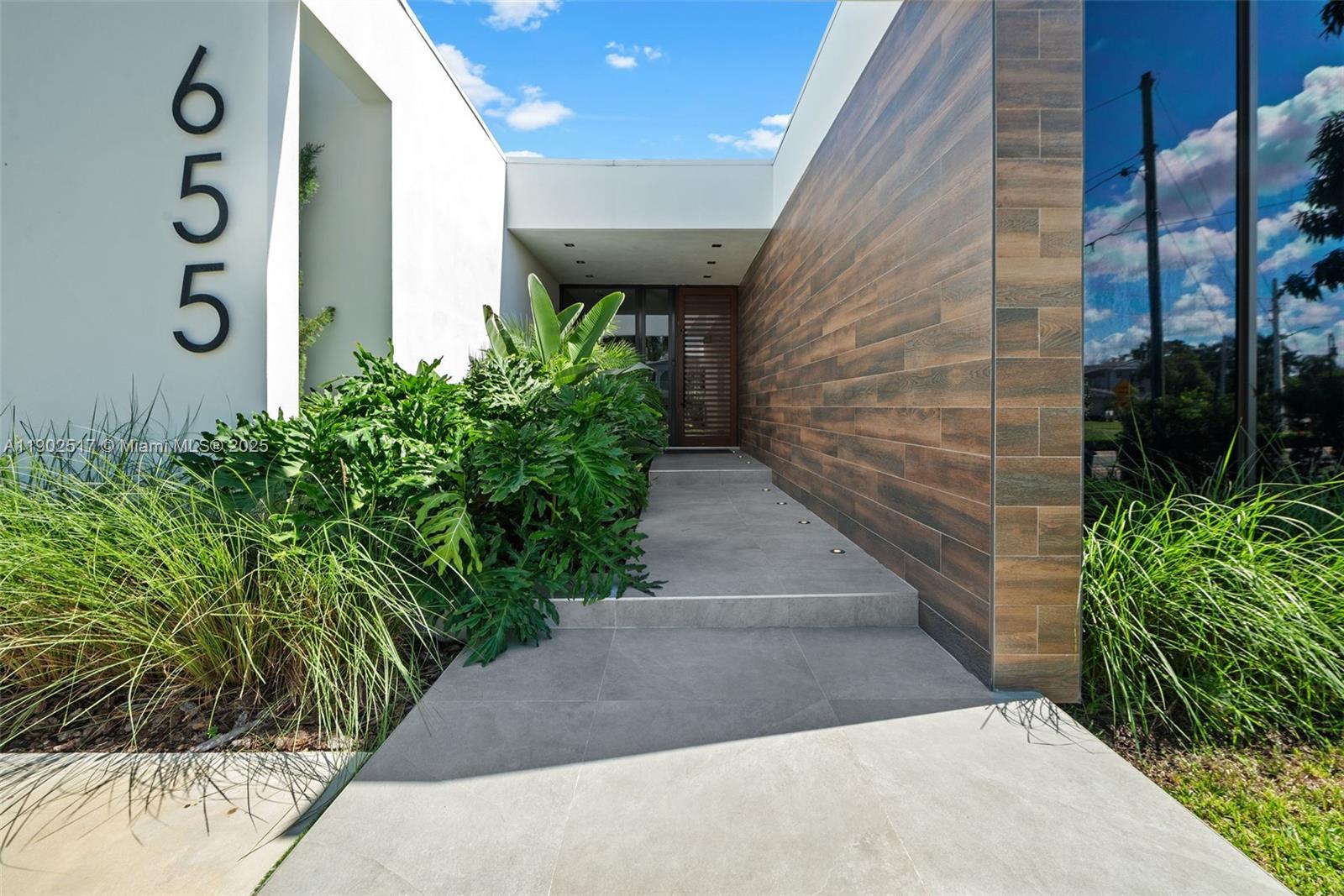 655 Layne Blvd Hallandale Beach, FL 33009