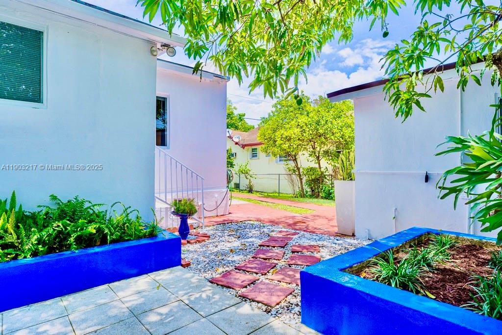 126 NW 33rd St Miami, FL 33127