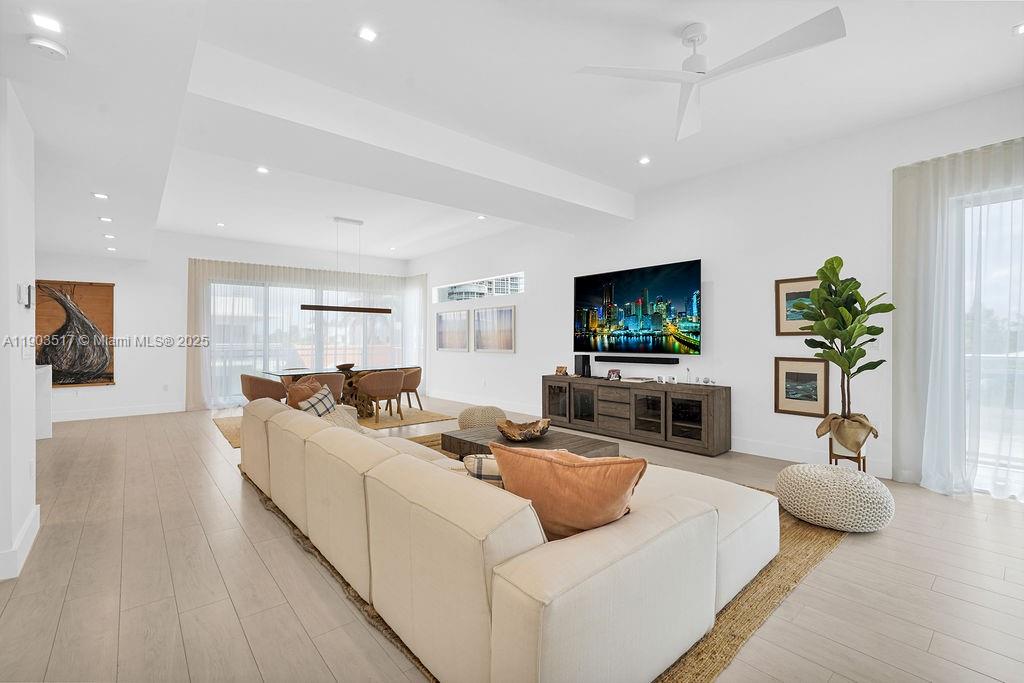 348 Desoto St Hollywood, FL 33019