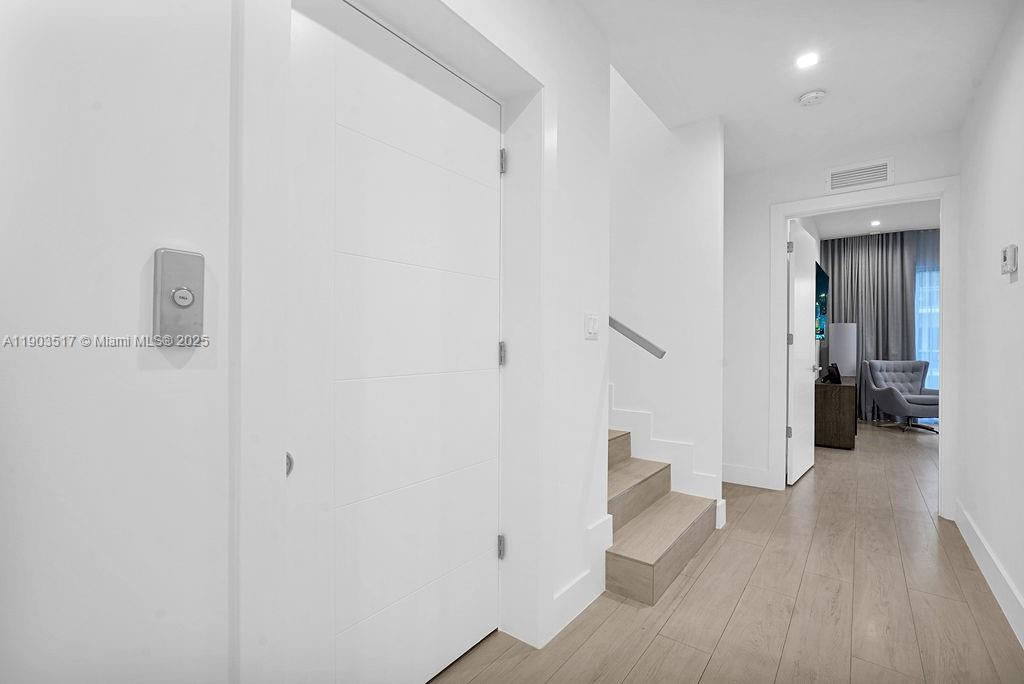 348 Desoto St Hollywood, FL 33019