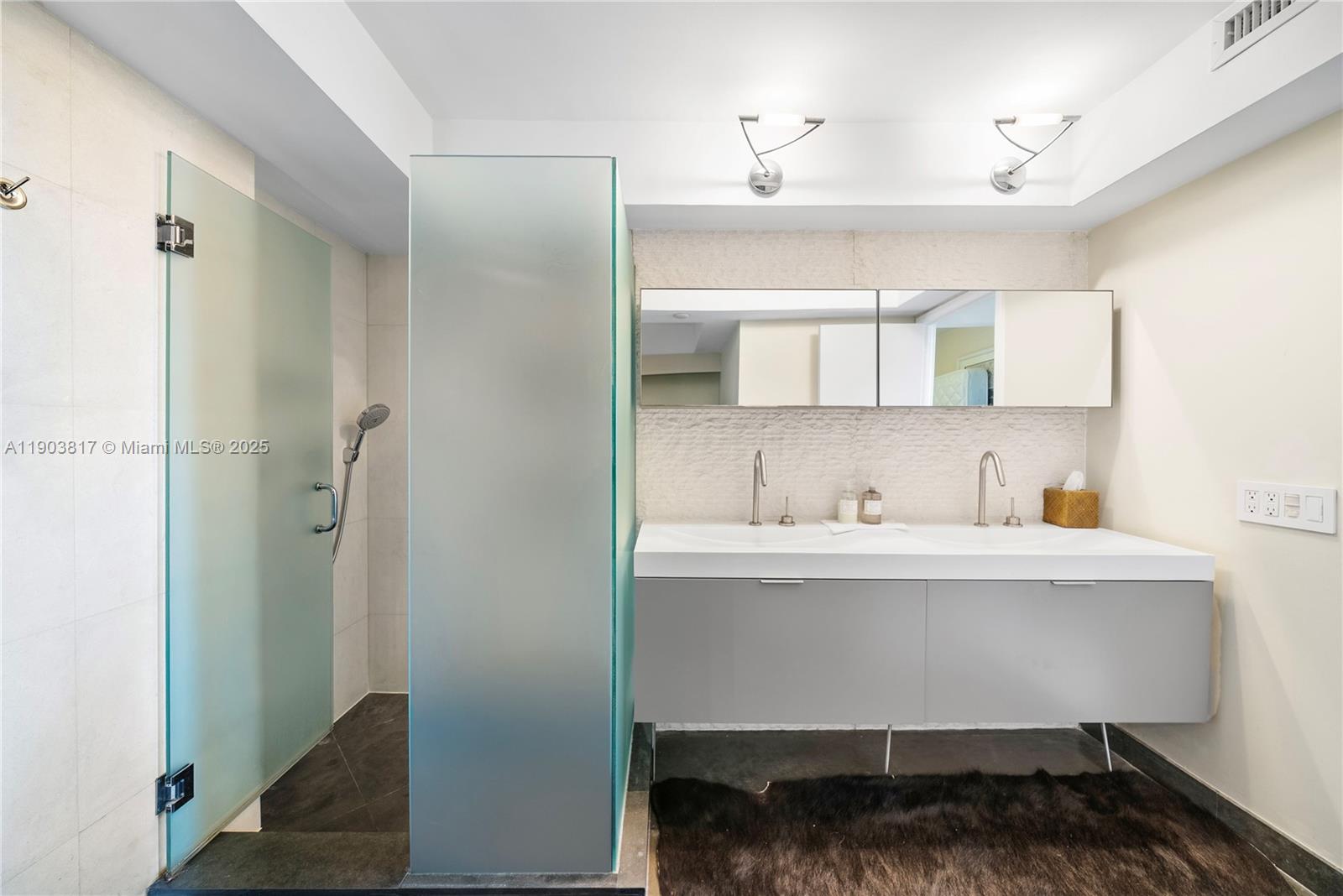 image South Pointe Towers21