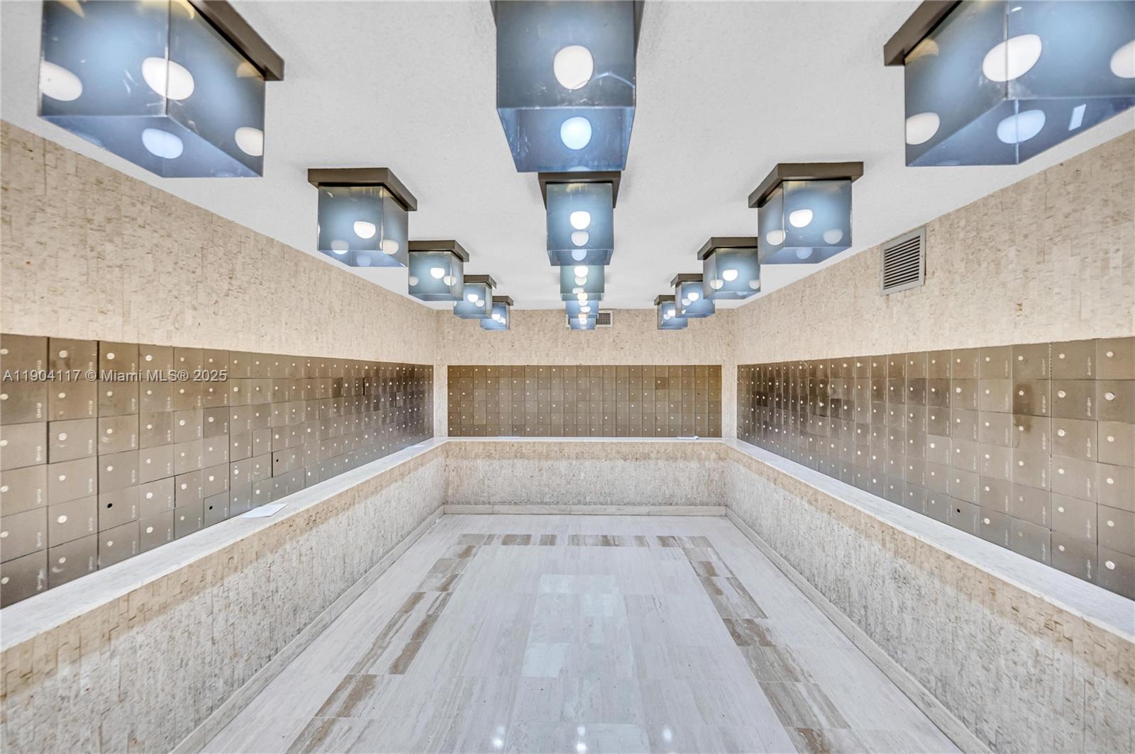 4101 Pine Tree Dr #707 Miami Beach, FL 33140