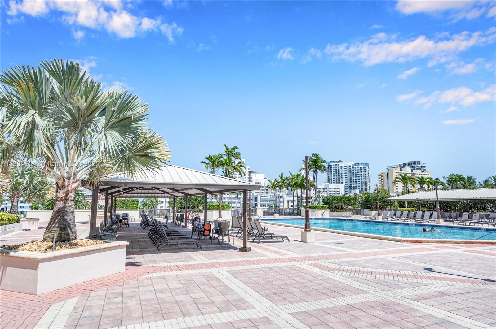 4101 Pine Tree Dr #707 Miami Beach, FL 33140