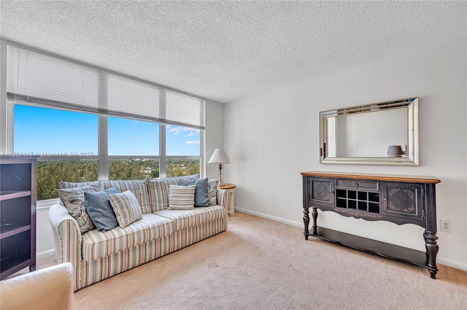 4101 Pine Tree Dr #707 Miami Beach, FL 33140