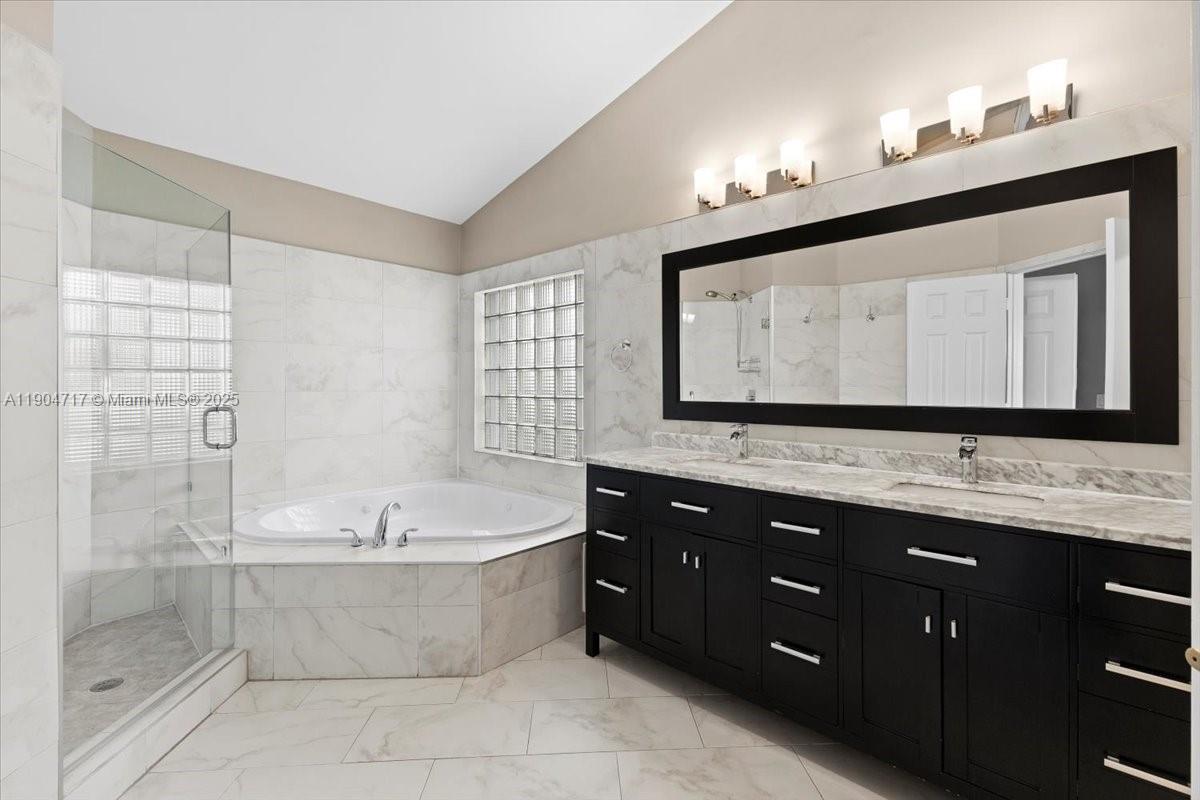 642 Heritage Dr Weston, FL 33326