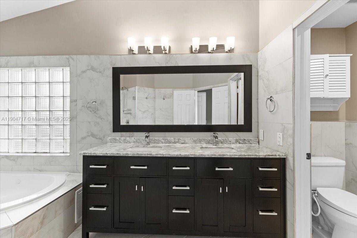 642 Heritage Dr Weston, FL 33326