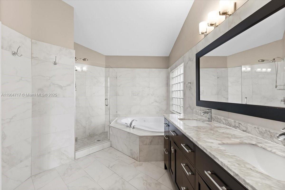 642 Heritage Dr Weston, FL 33326