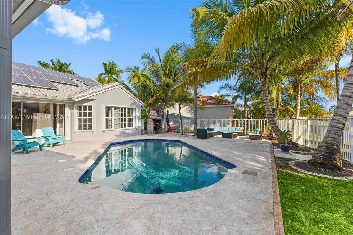 642 Heritage Dr Weston, FL 33326