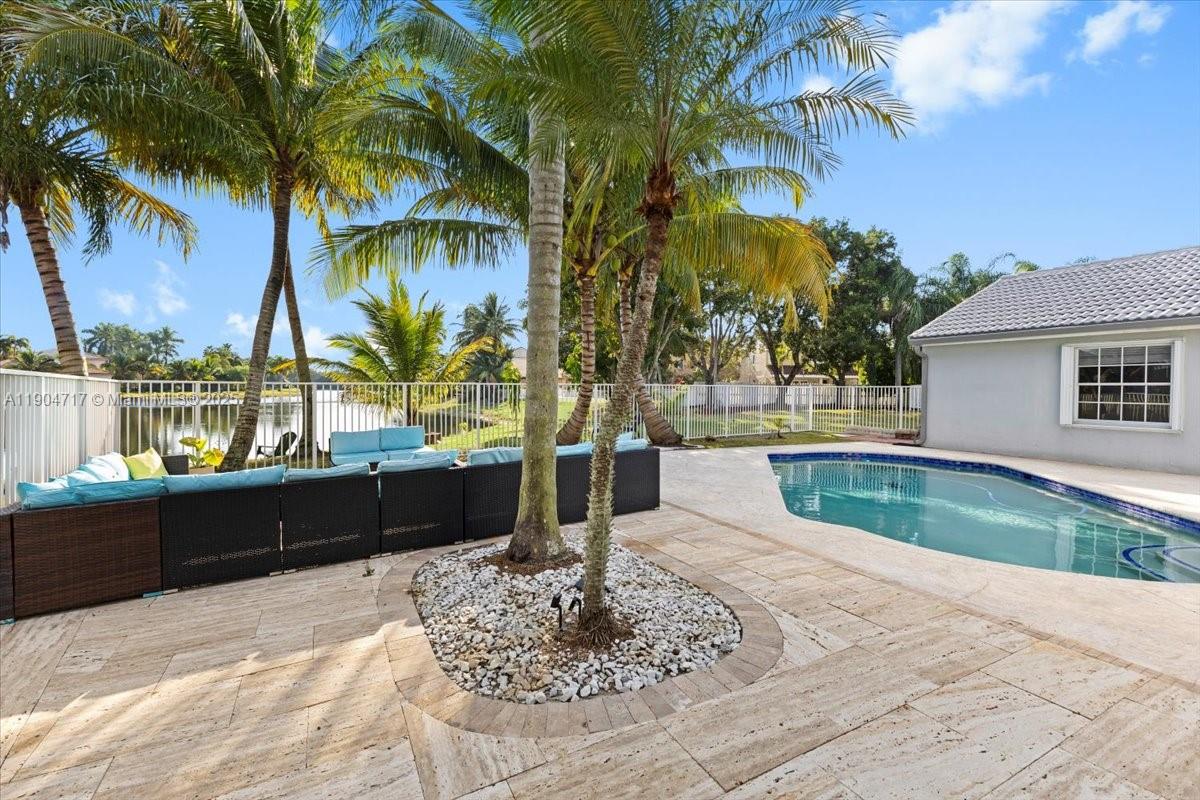 642 Heritage Dr Weston, FL 33326