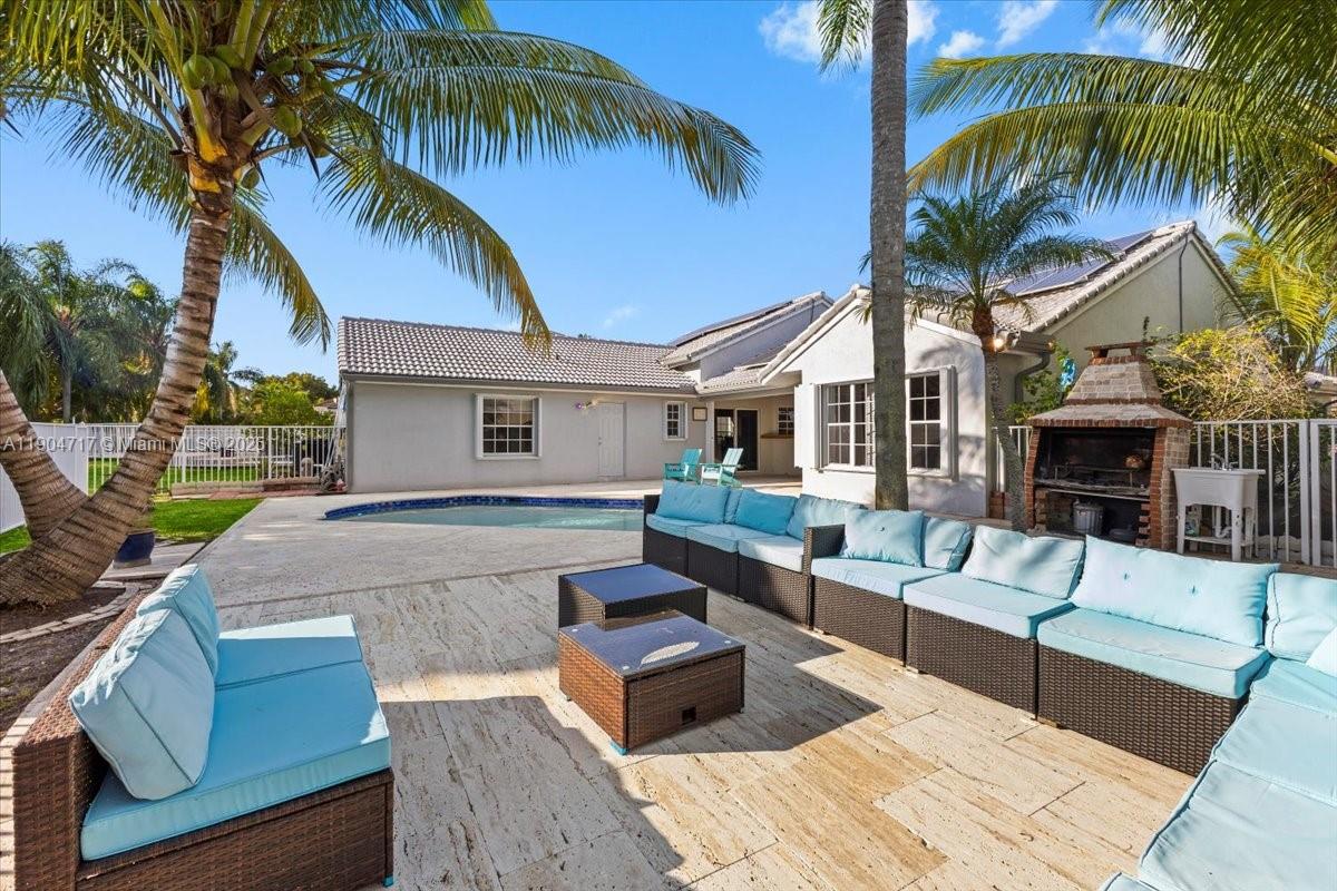 642 Heritage Dr Weston, FL 33326