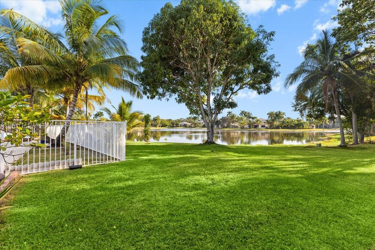 642 Heritage Dr Weston, FL 33326