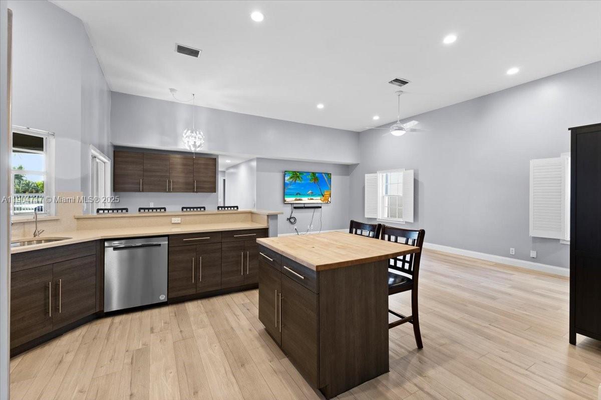 642 Heritage Dr Weston, FL 33326