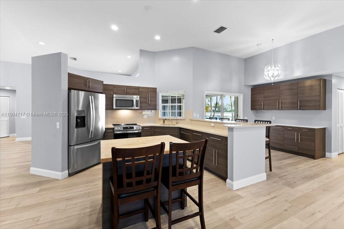 642 Heritage Dr Weston, FL 33326