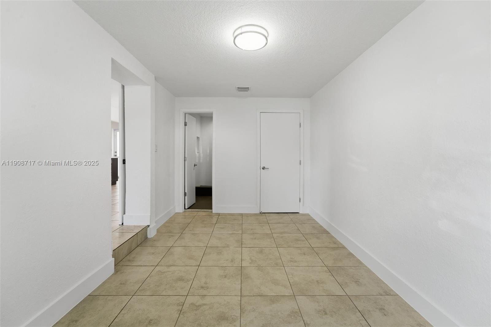 570 NW 49th St Miami, FL 33127