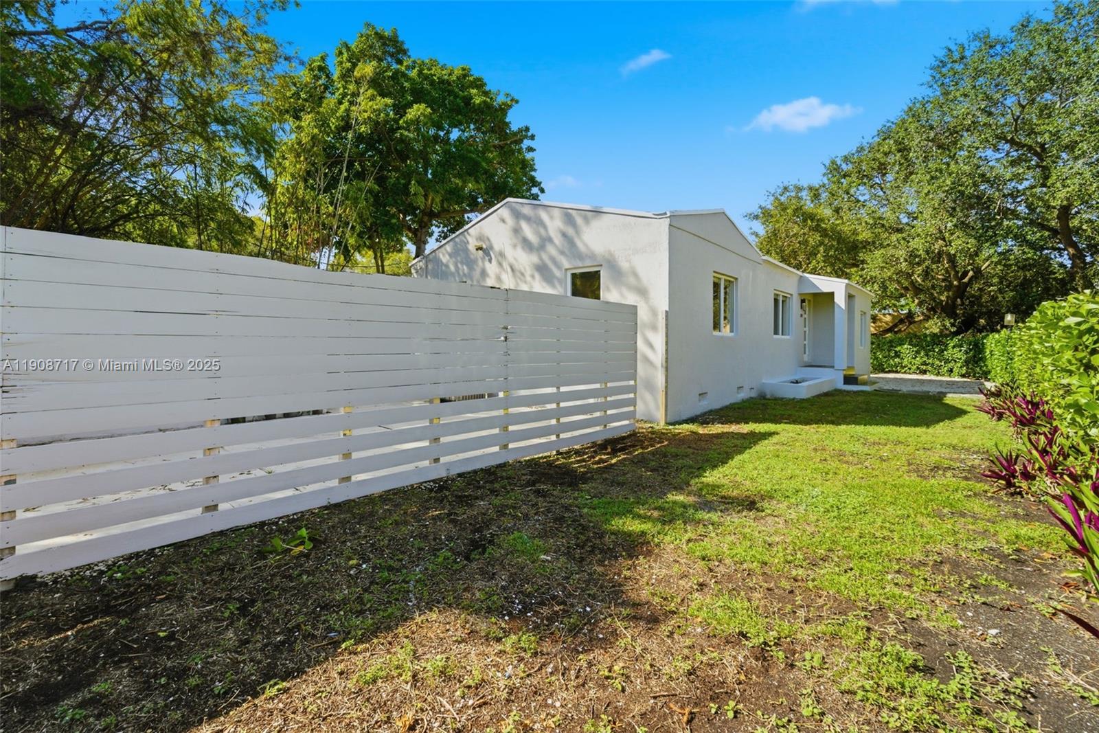 570 NW 49th St Miami, FL 33127