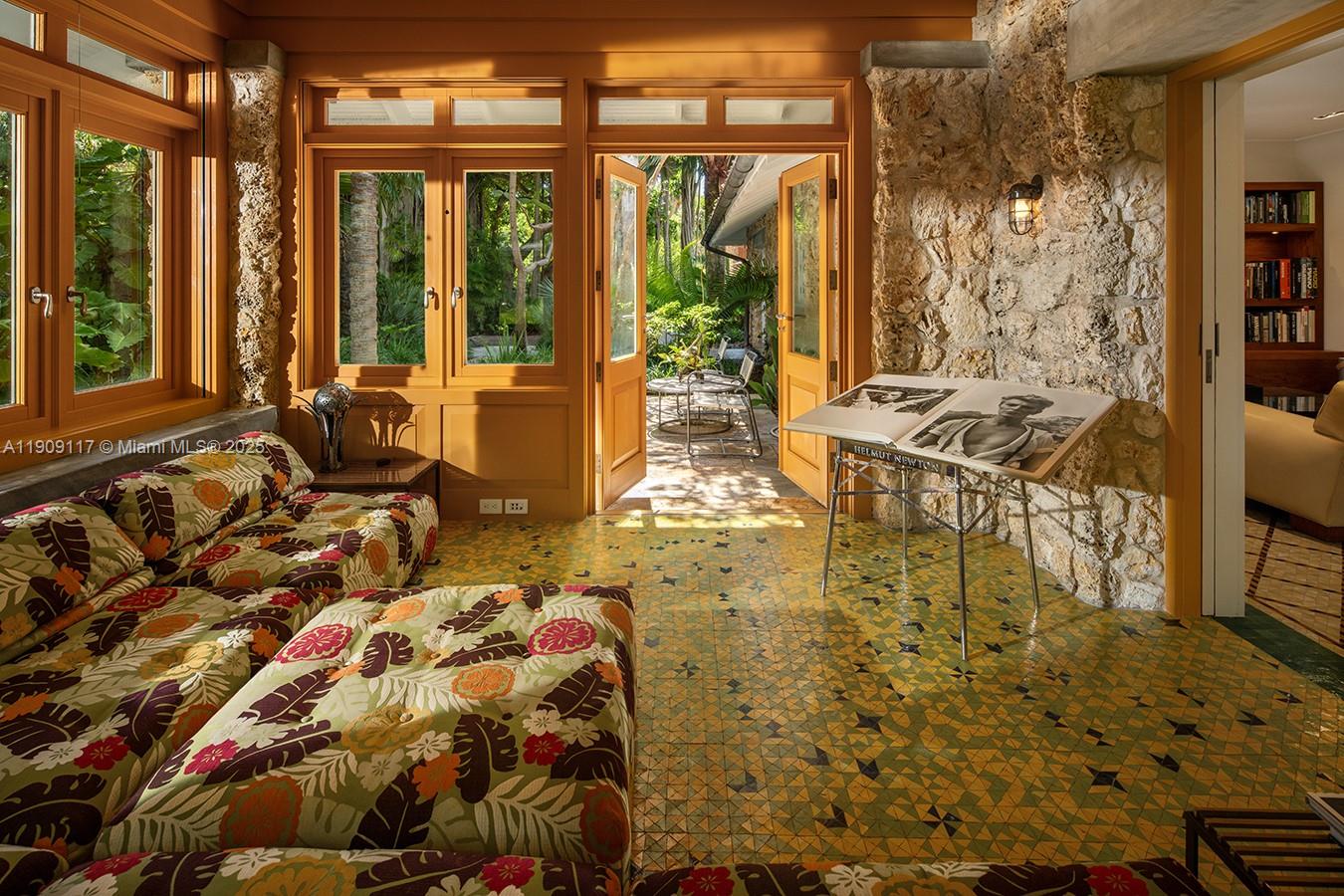 3585 Anchorage Way Miami, FL 33133