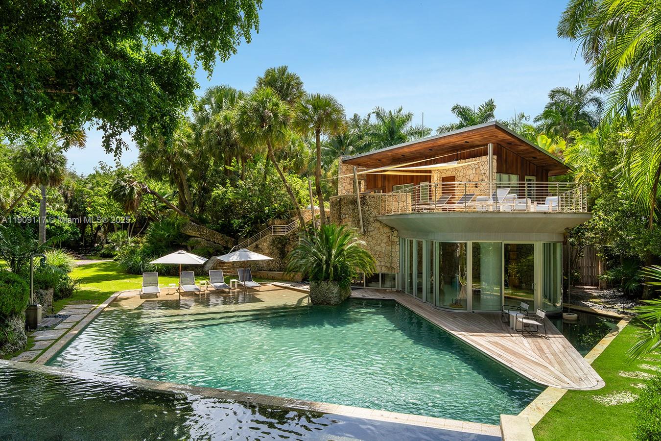 3585 Anchorage Way Miami, FL 33133