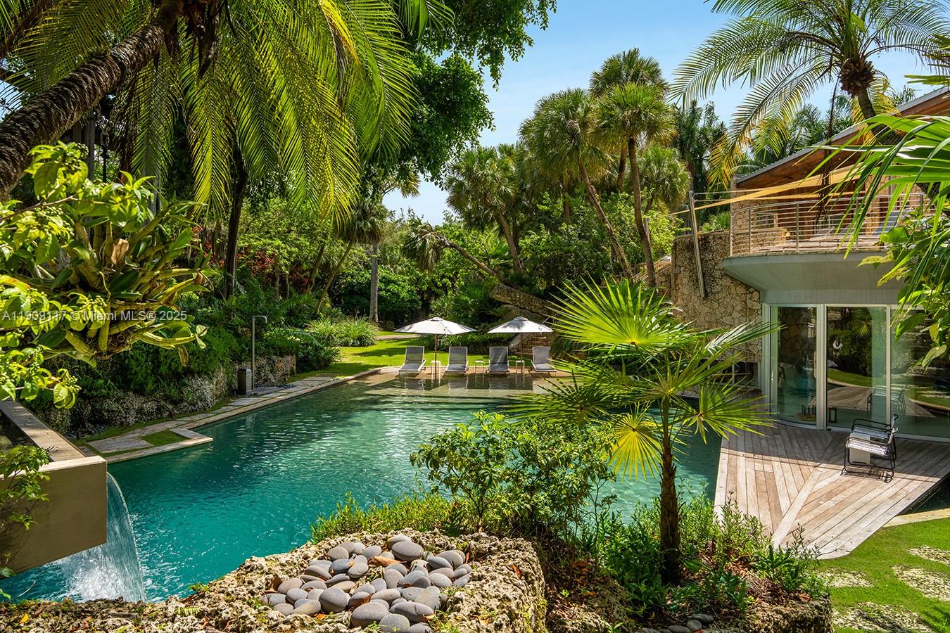 3585 Anchorage Way Miami, FL 33133