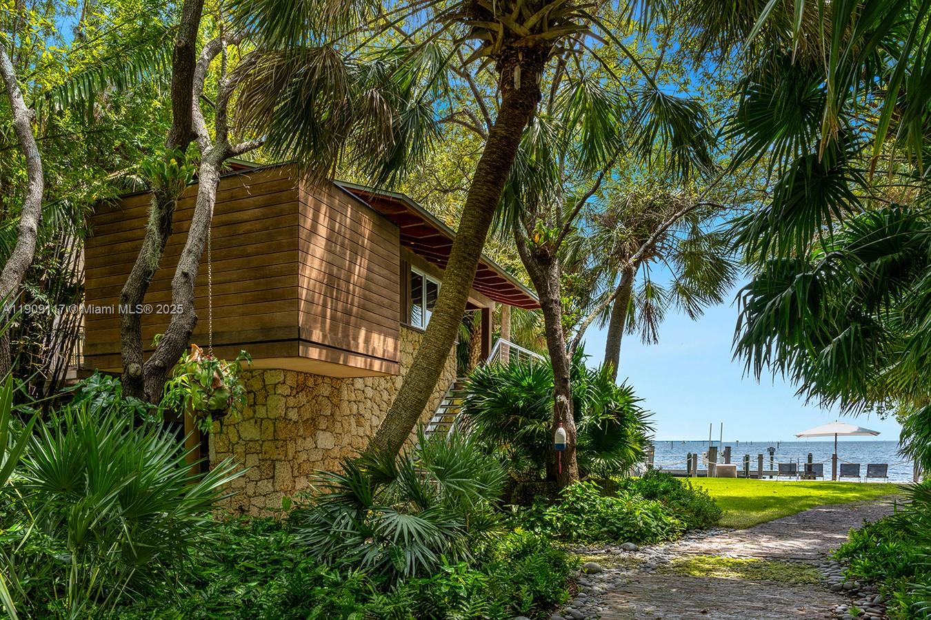 3585 Anchorage Way Miami, FL 33133