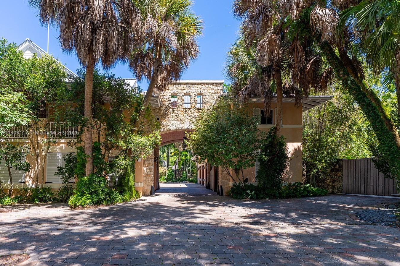 3585 Anchorage Way Miami, FL 33133