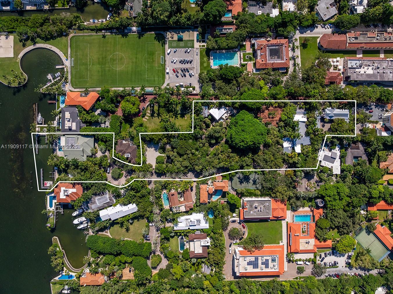 3585 Anchorage Way Miami, FL 33133